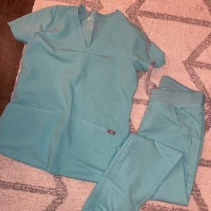 Figs Scrubs in Fresh Aqua XS -  Tall Jogger Scrubs and Three Pocket Scrubs Top